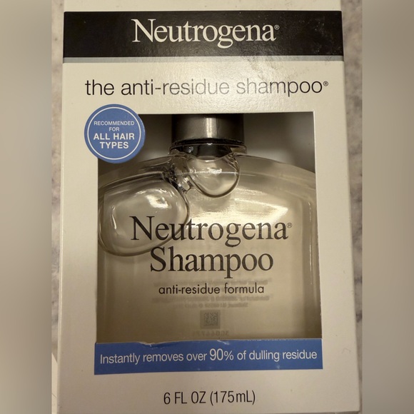 Neutrogena Anti-Residue Shampoo - Clear Formula
2 - 6oz bottles - Picture 2 of 3